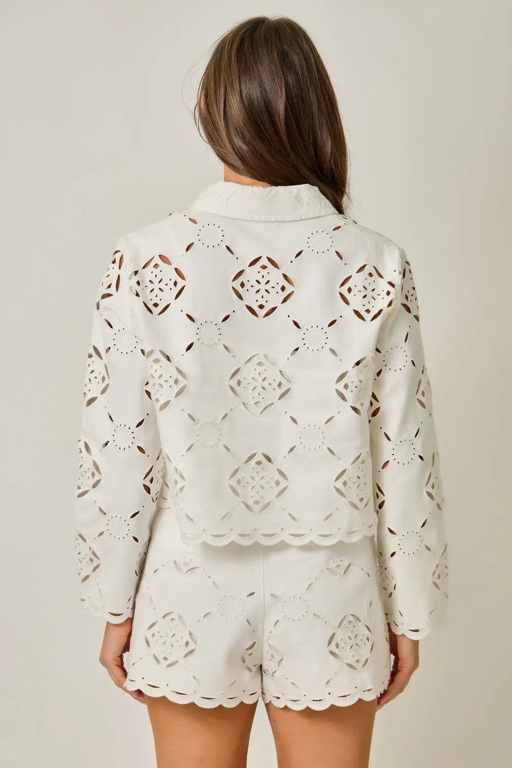 SCALLOP HEM EYELET JACKET