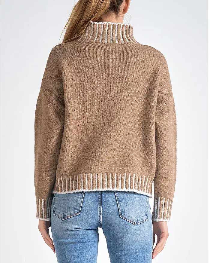 SWEATER W/STITCHING DETAIL