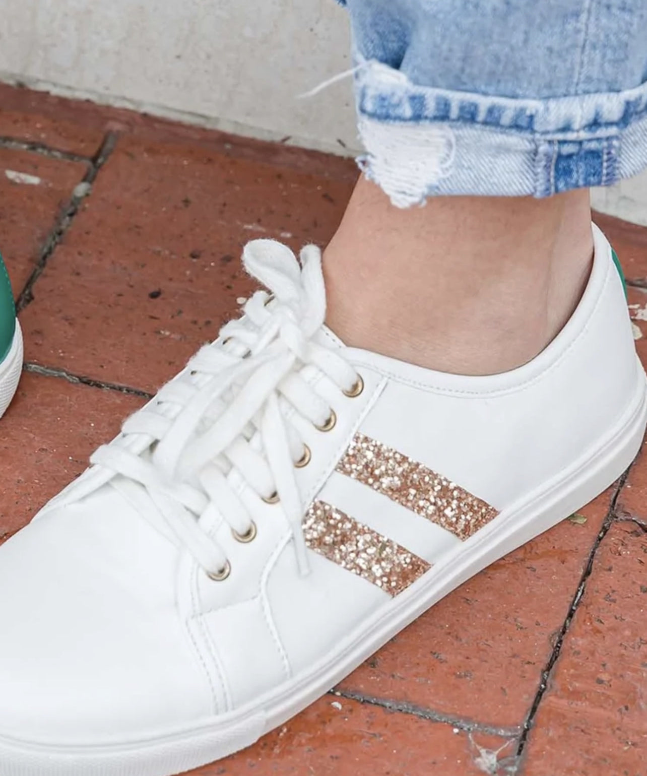GREEN STRIPE SNEAKER