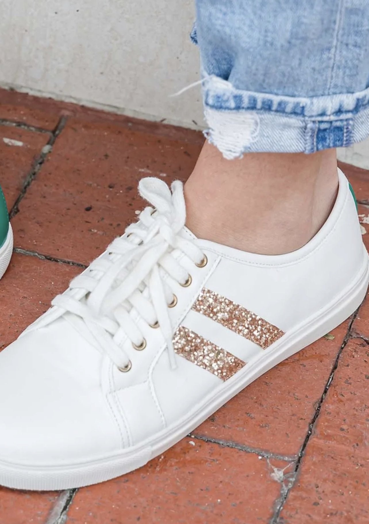 GREEN STRIPE SNEAKER