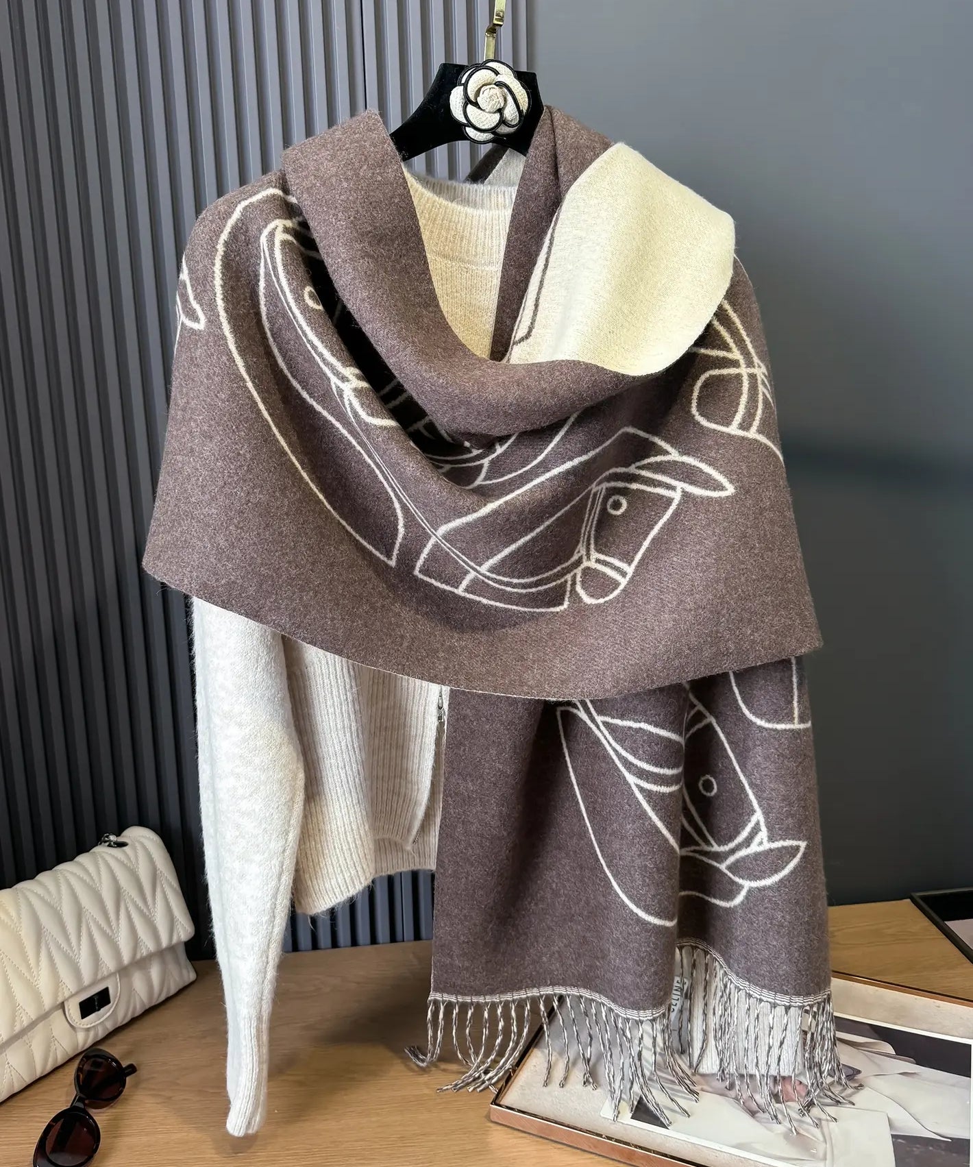 REVERSIBLE WRAP BROWN/CREAM