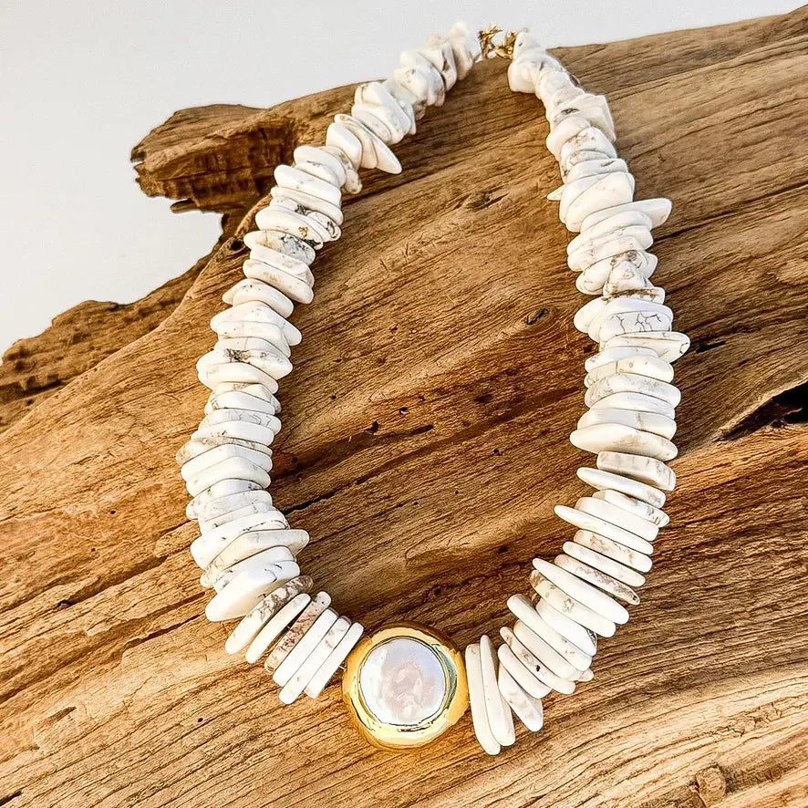 Chip Magnesite Necklace with Round Pearl