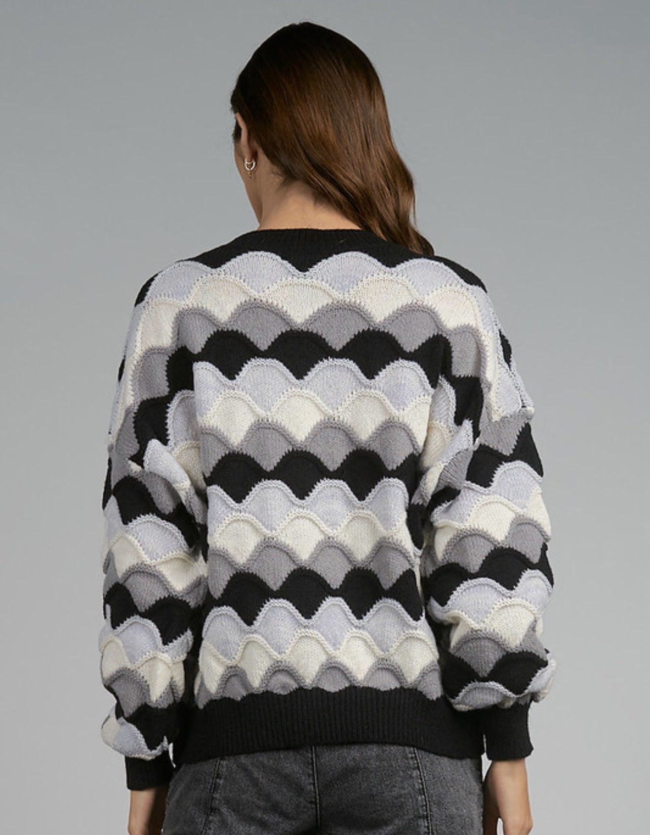 ROUND NECK SCALLOP STRIPE SWEATER
