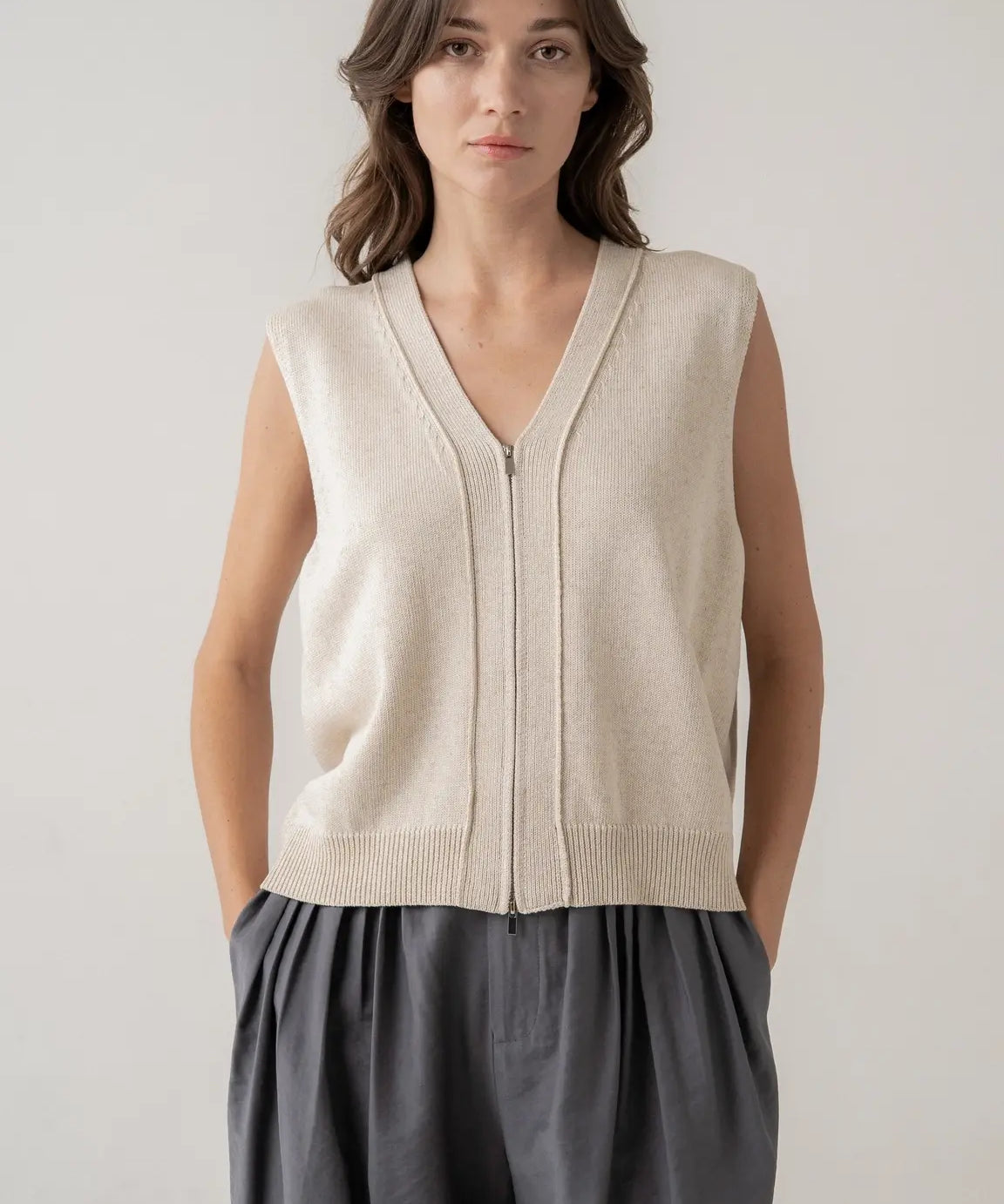 ZIP FRONT SLVLESS KNIT VEST