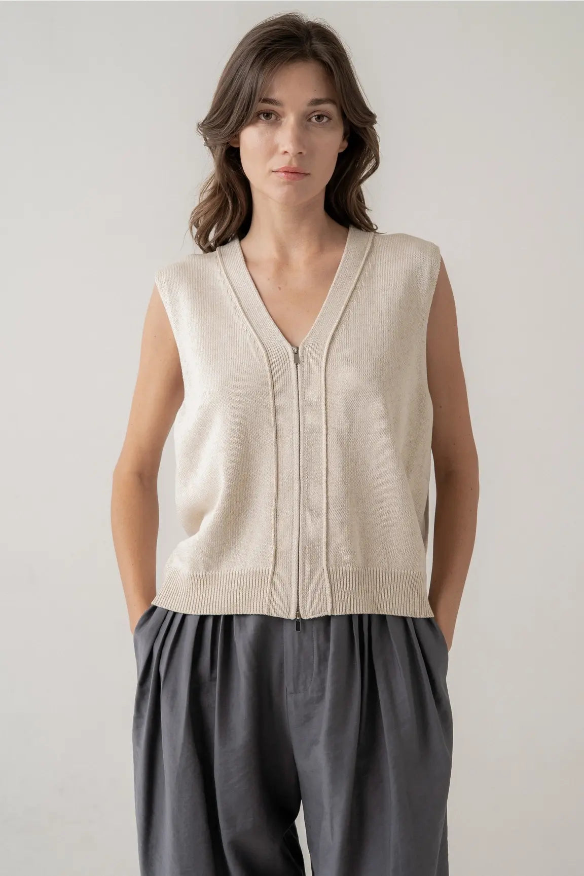 ZIP FRONT SLVLESS KNIT VEST