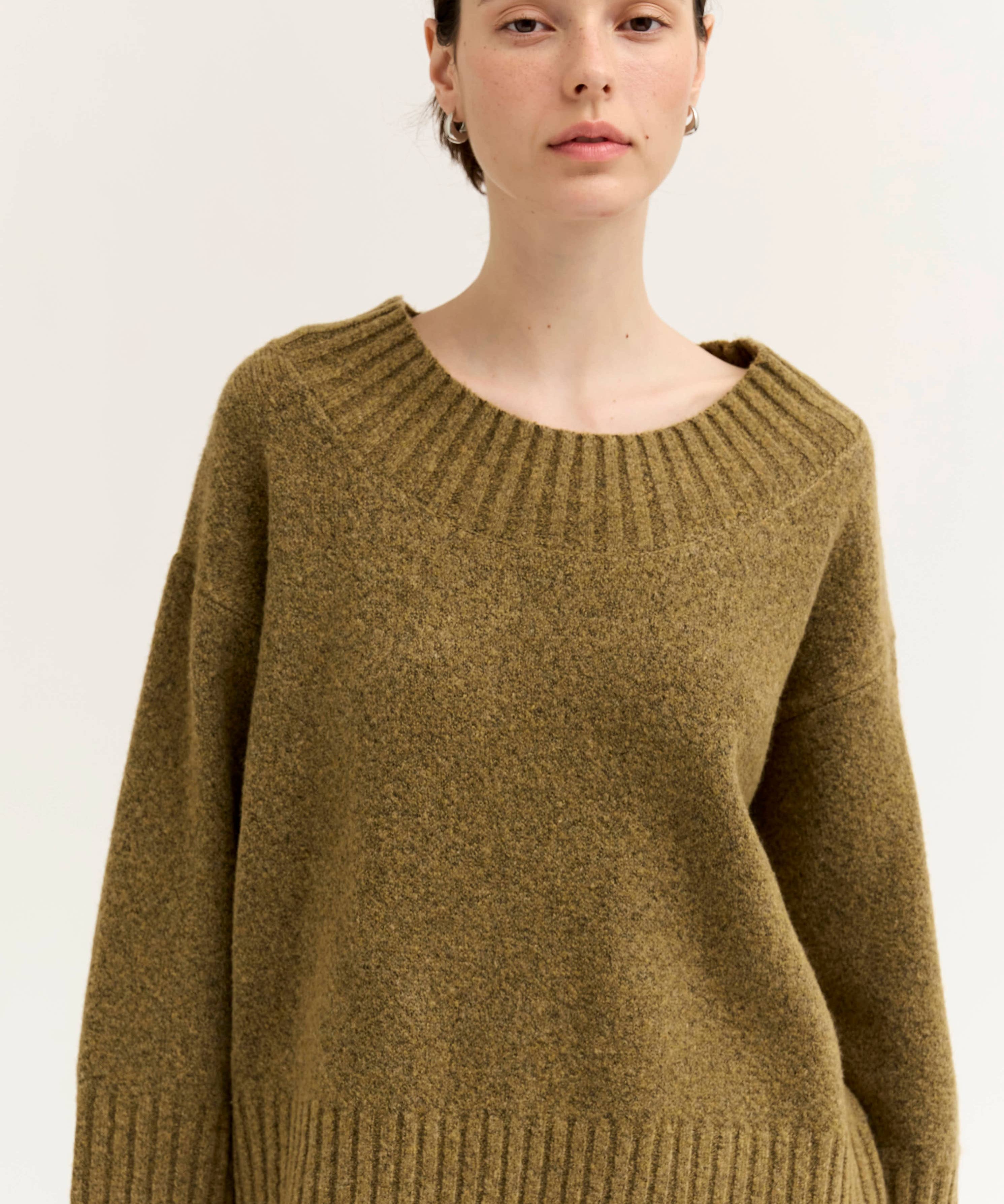 WIDE RIB KNIT TRIM SWEATER