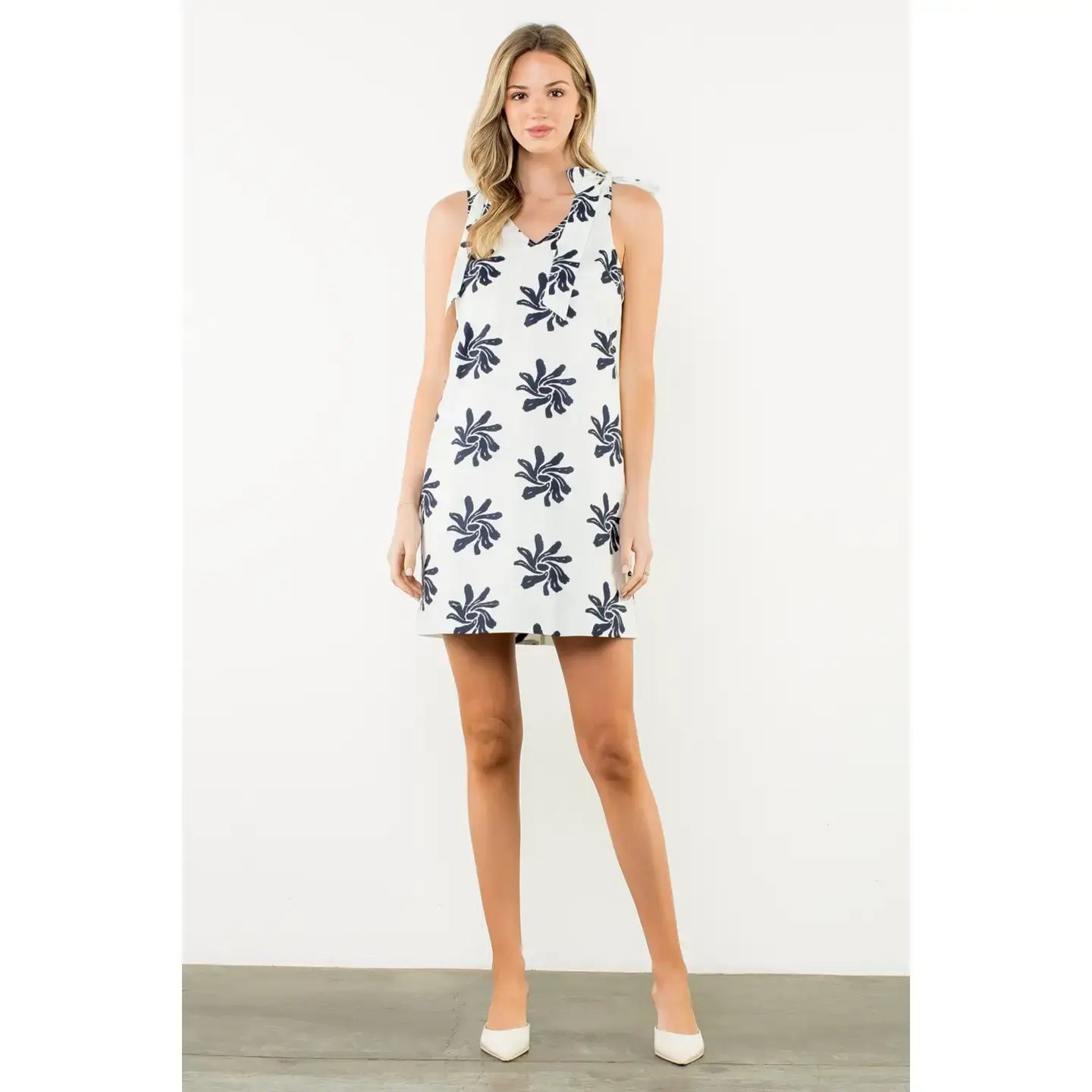 TIE STRAP VNECK PRINT DRESS
