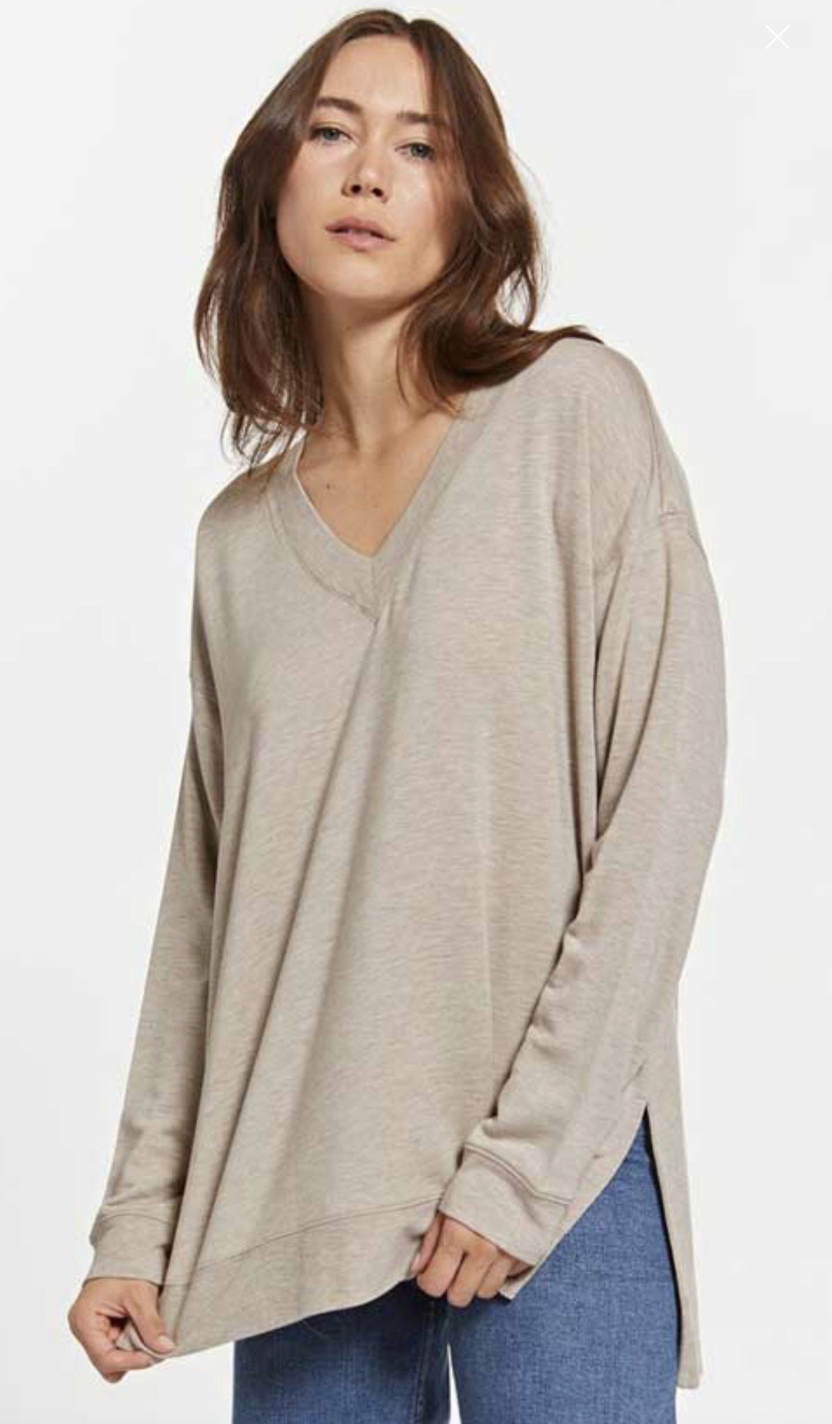 V NECK ATHLEISURE TOP
