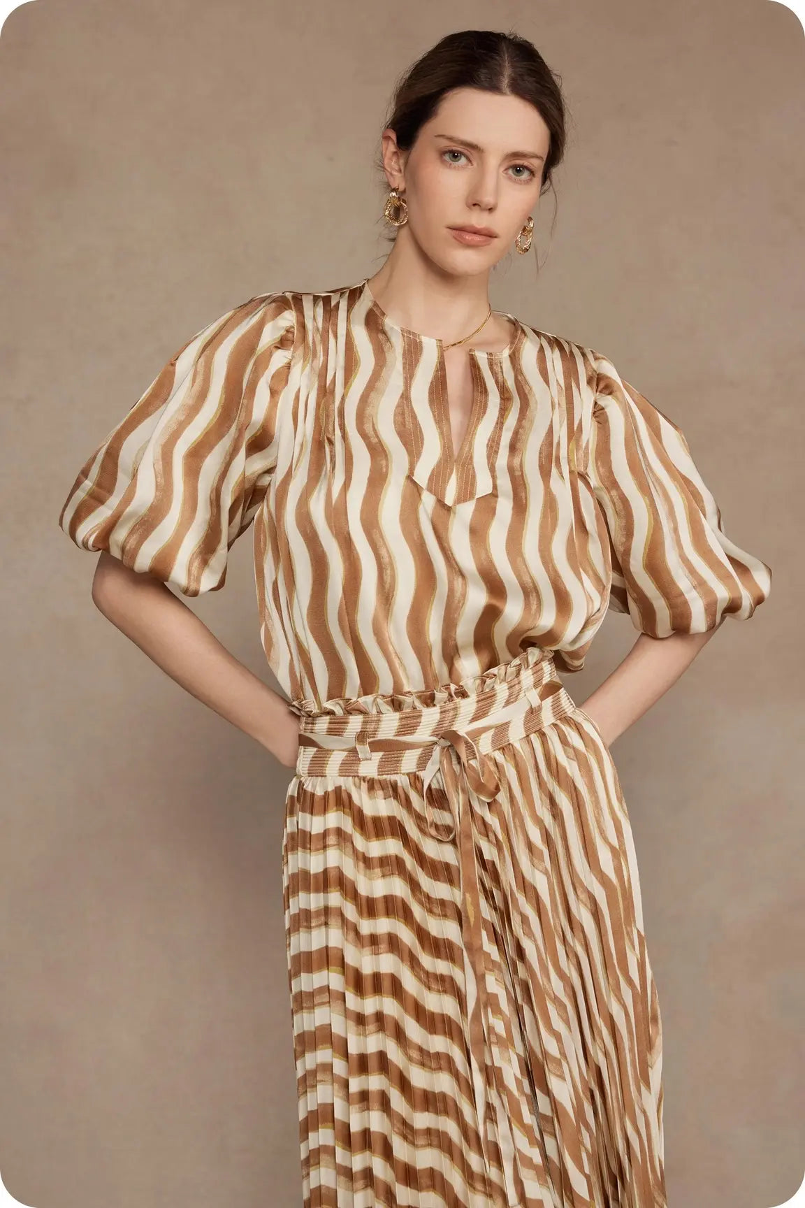 WAVY STRIPE PUFF SLEEVE TOP