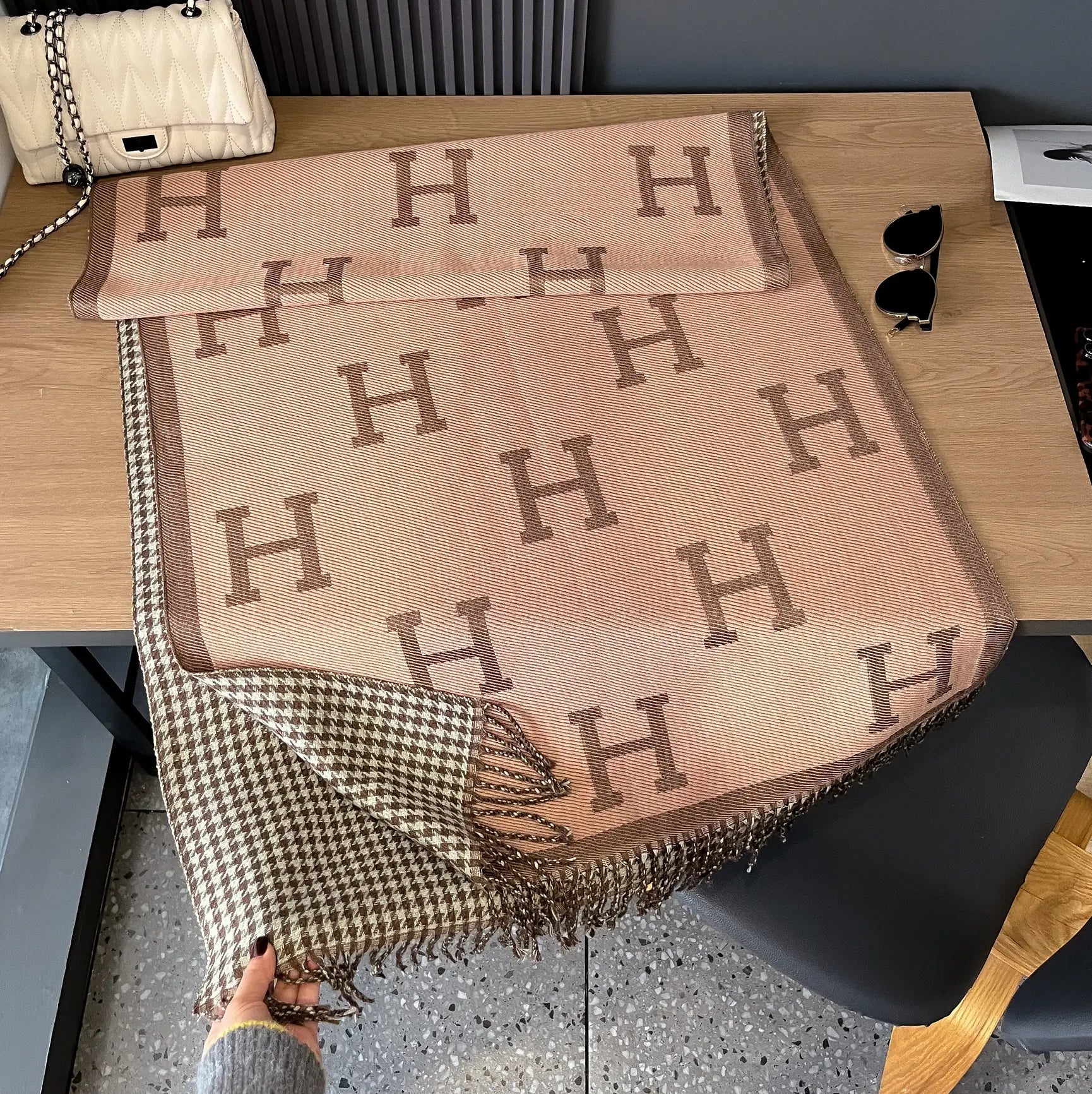 REVERSIBLE WRAP PINK/TAN HOUDSTOOTH