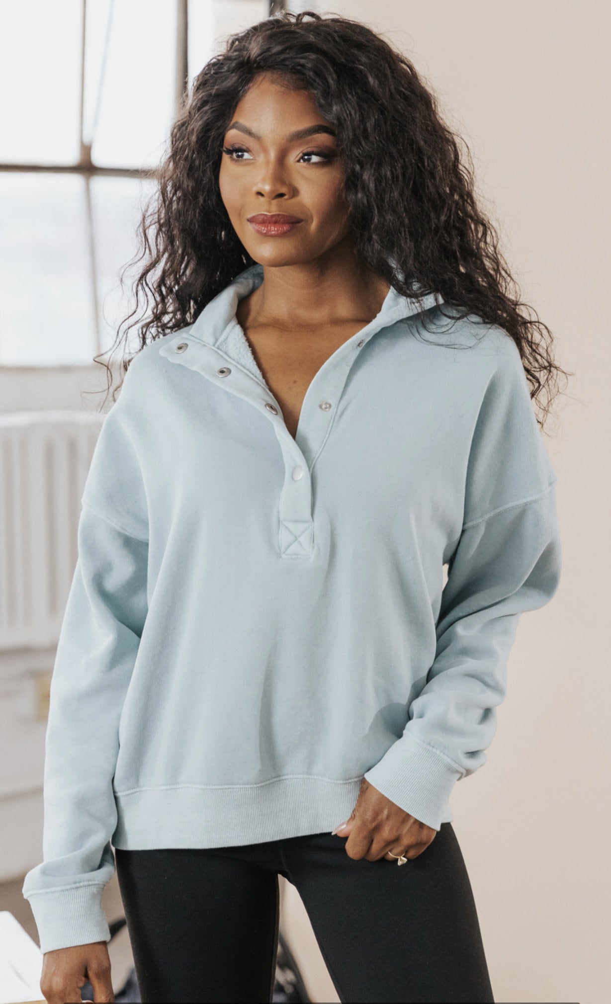 VANESSA HALF SNAP TOP