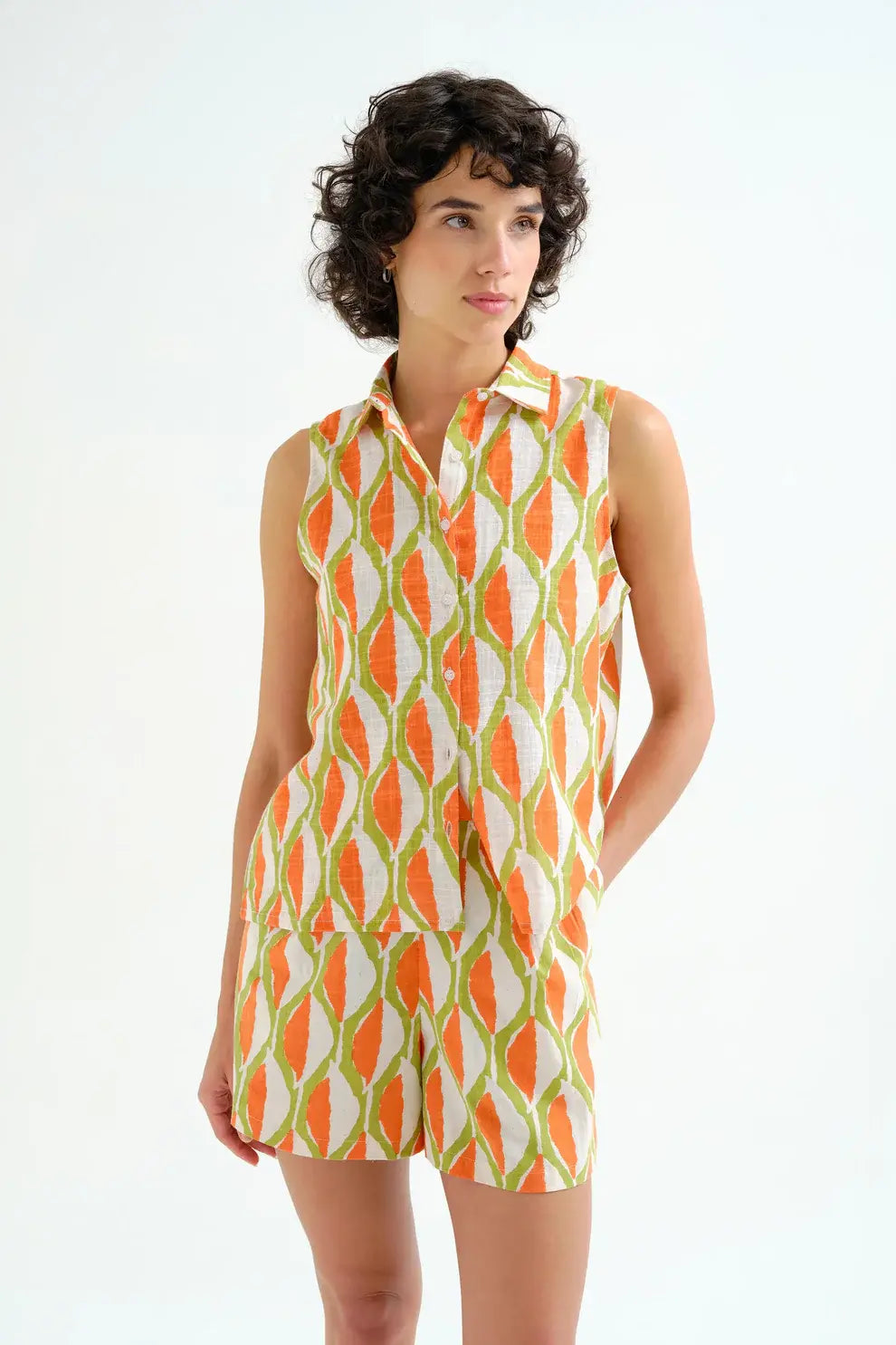SLVLESS GEOMETRIC TOP