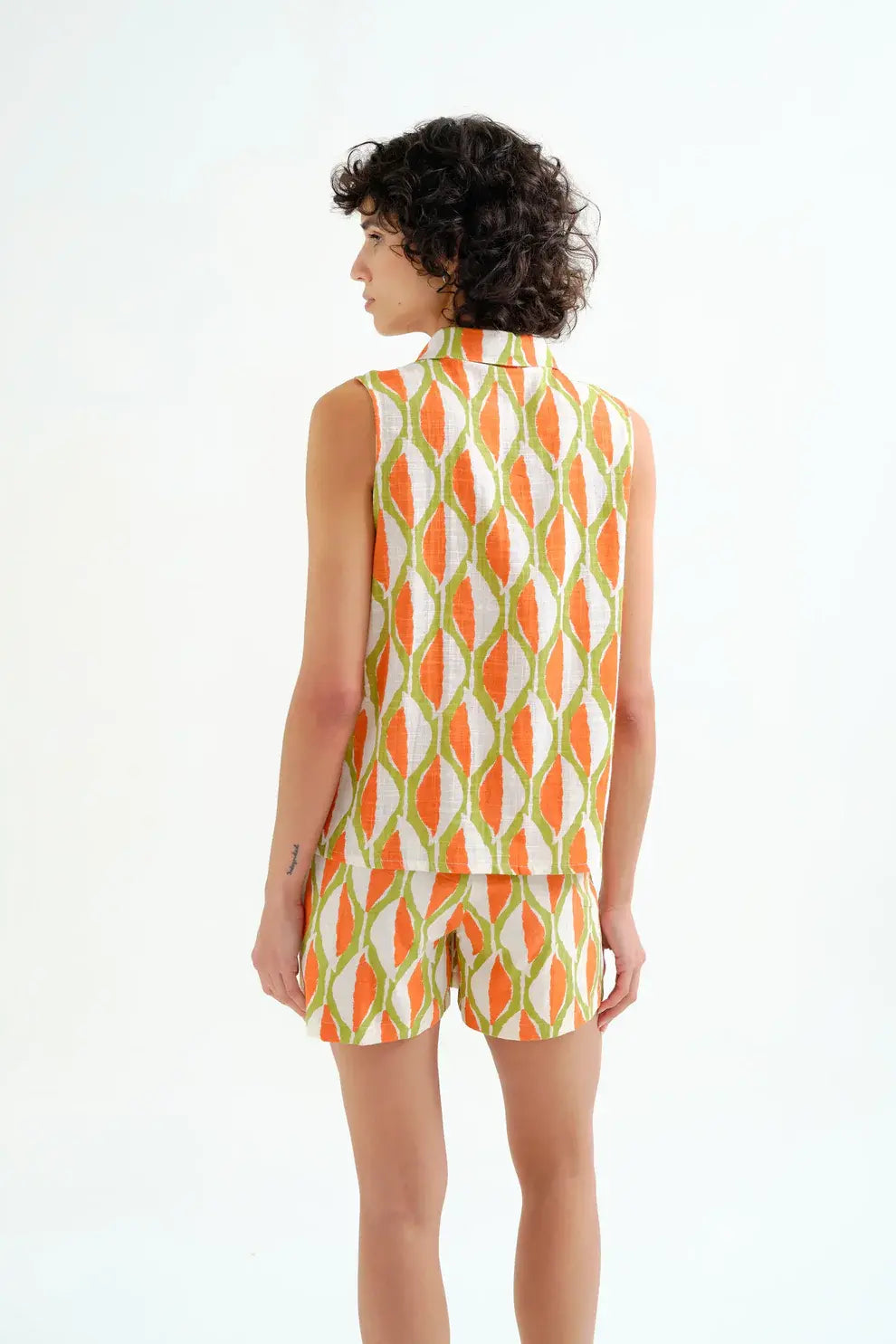 SLVLESS GEOMETRIC TOP