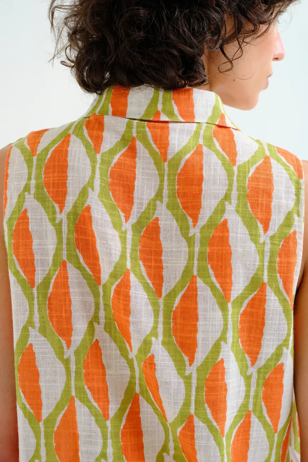 SLVLESS GEOMETRIC TOP
