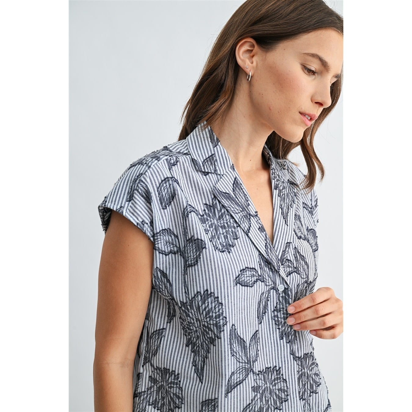 WIDE SHOULDER LAPEL PRINT TOP