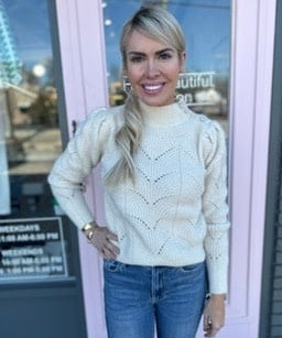 KNIT SWEATER W/ PEARL BUTTON DETAIL