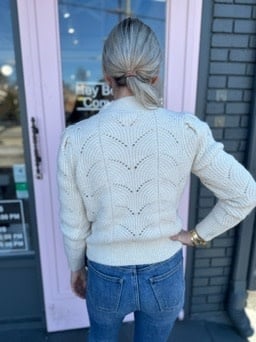 KNIT SWEATER W/ PEARL BUTTON DETAIL
