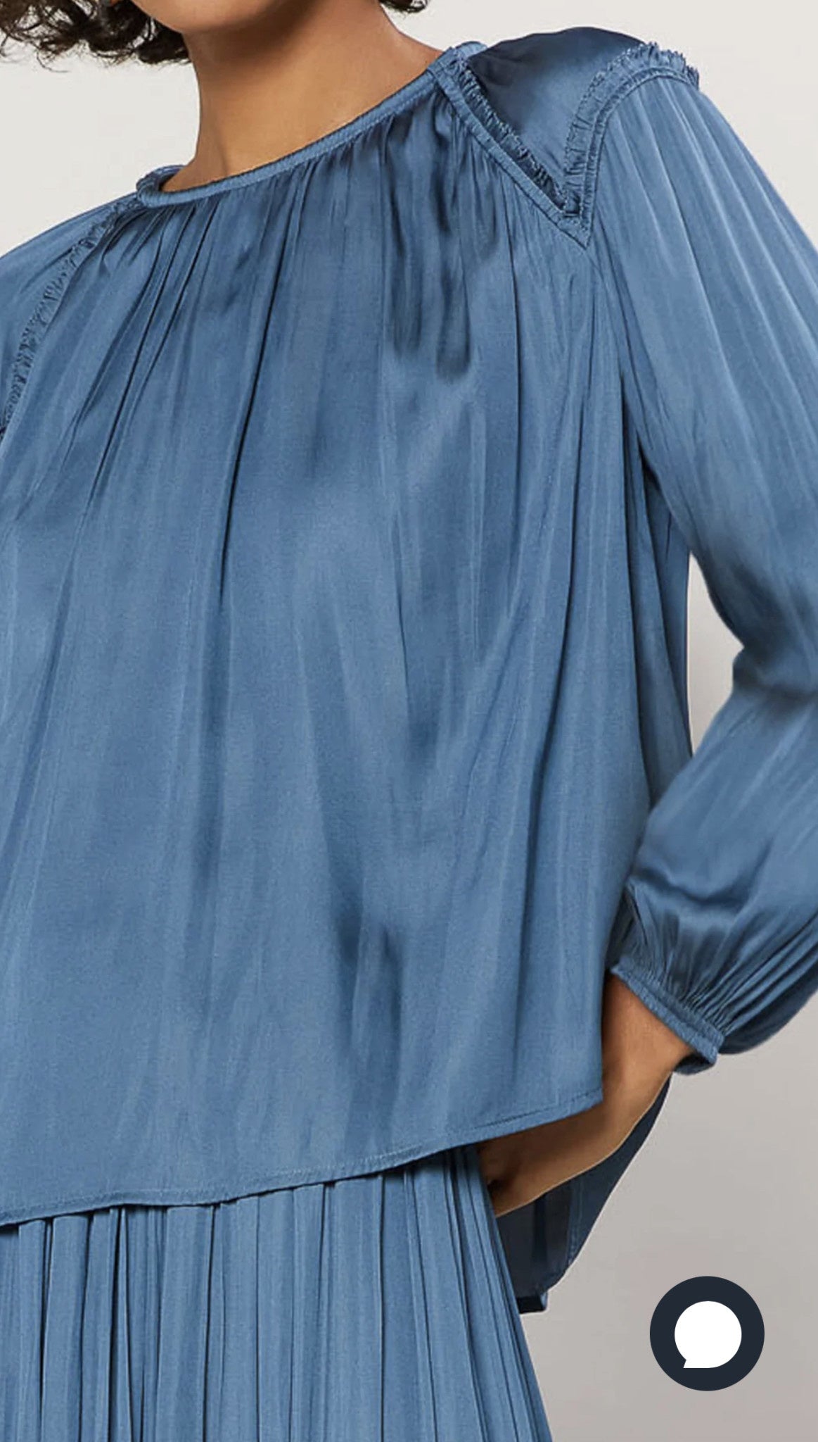 ROUND NECK LSLV INSET SHOULDER TOP