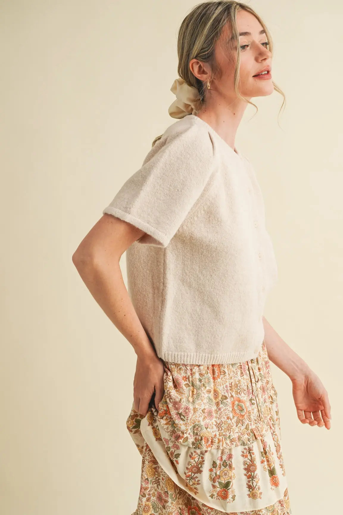 SHORT SLEEVED BUTTON UP SWEATER