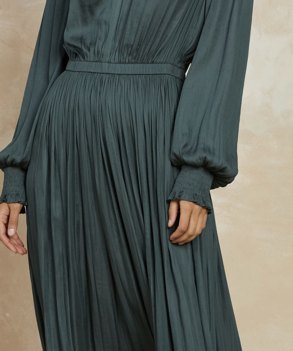 V NECK MIDI DRESS W/SMOCKED CUFFS