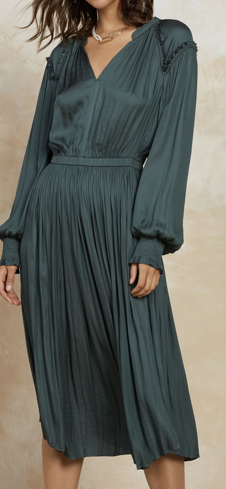 V NECK MIDI DRESS W/SMOCKED CUFFS