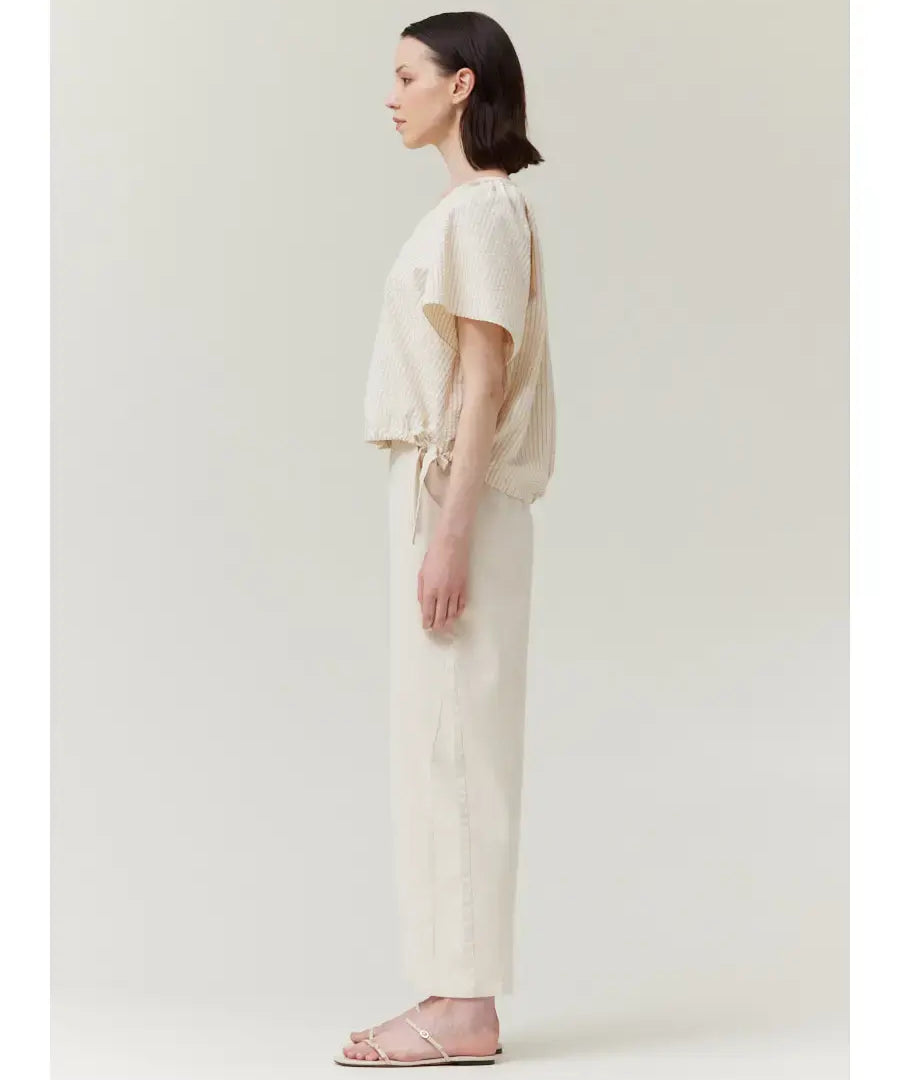 SIDE RIBBON TIE VNECK TOP