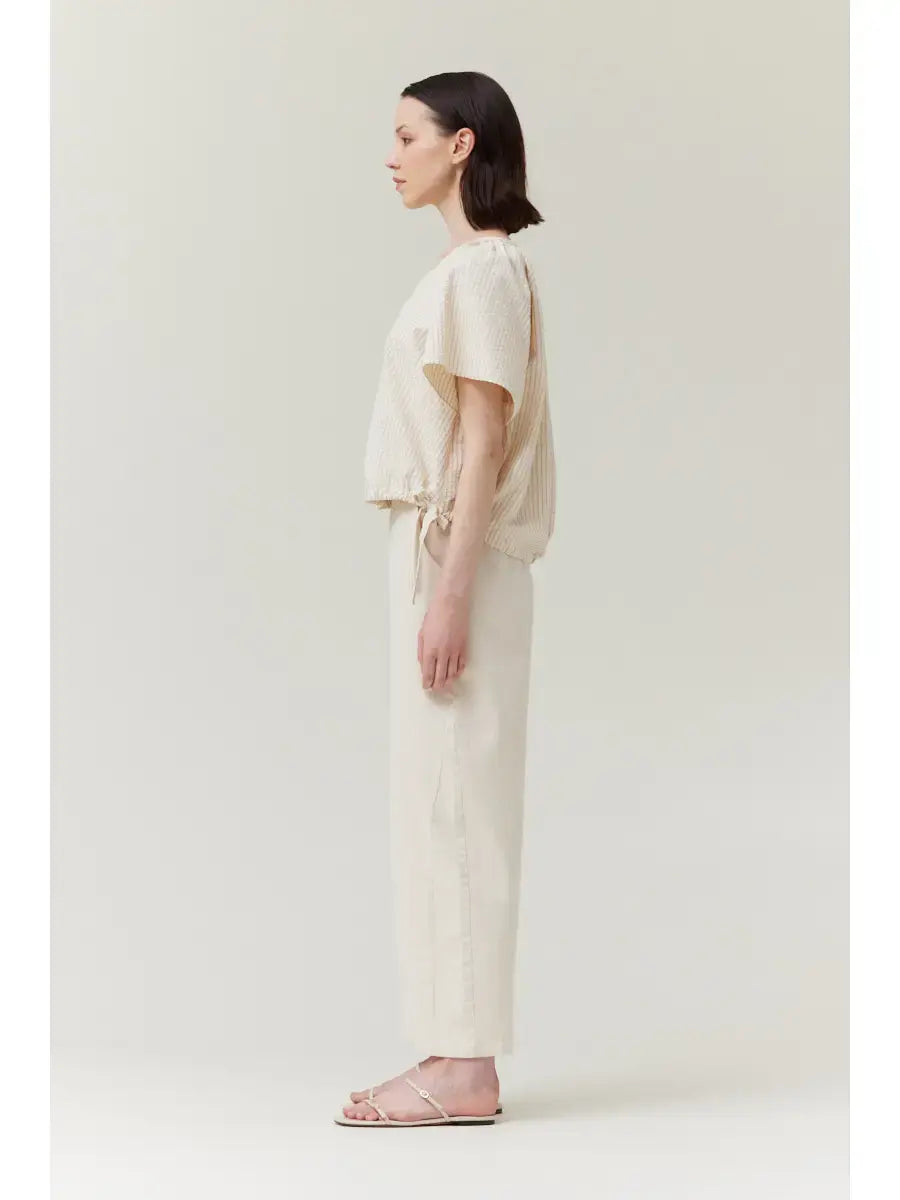 SIDE RIBBON TIE VNECK TOP