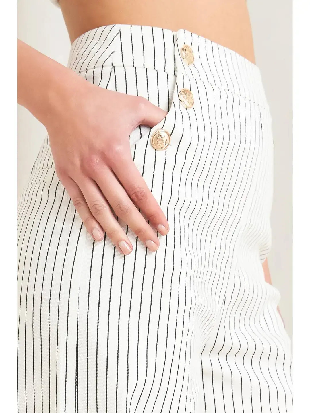 STRIPED JEAN W/BUTTON DETAIL