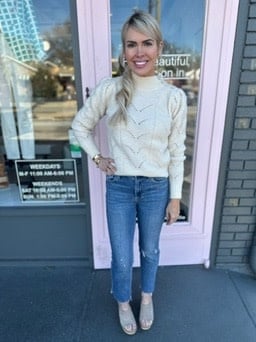 KNIT SWEATER W/ PEARL BUTTON DETAIL