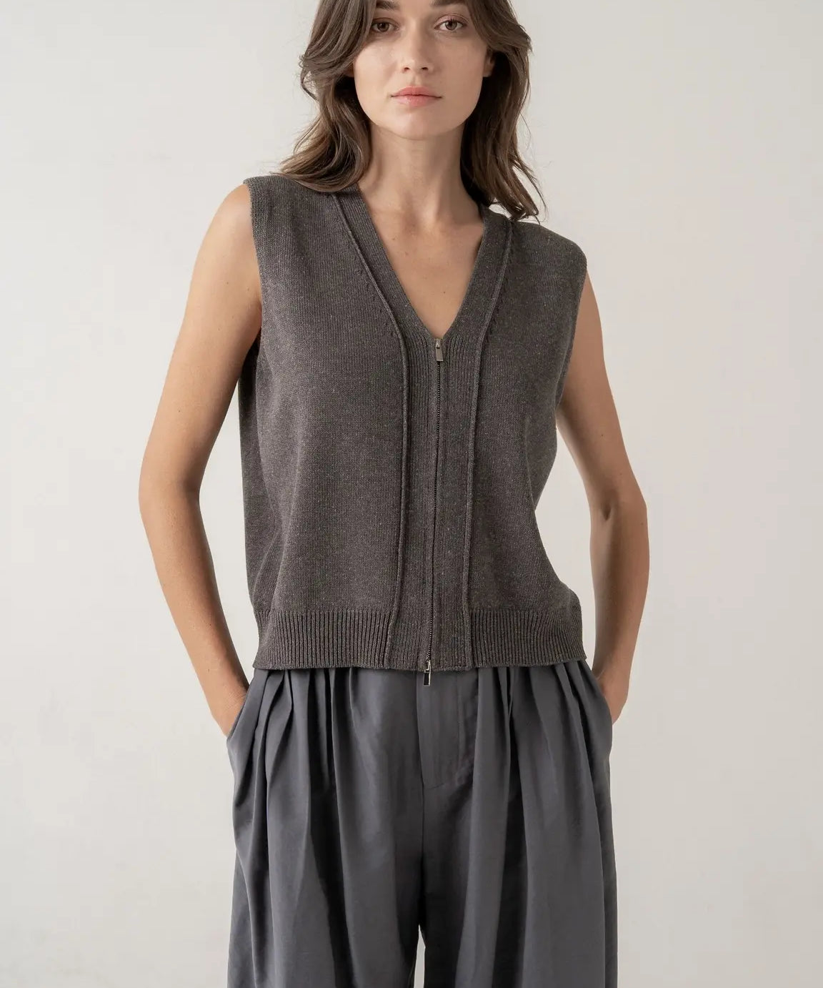 ZIP FRONT SLVLESS KNIT VEST