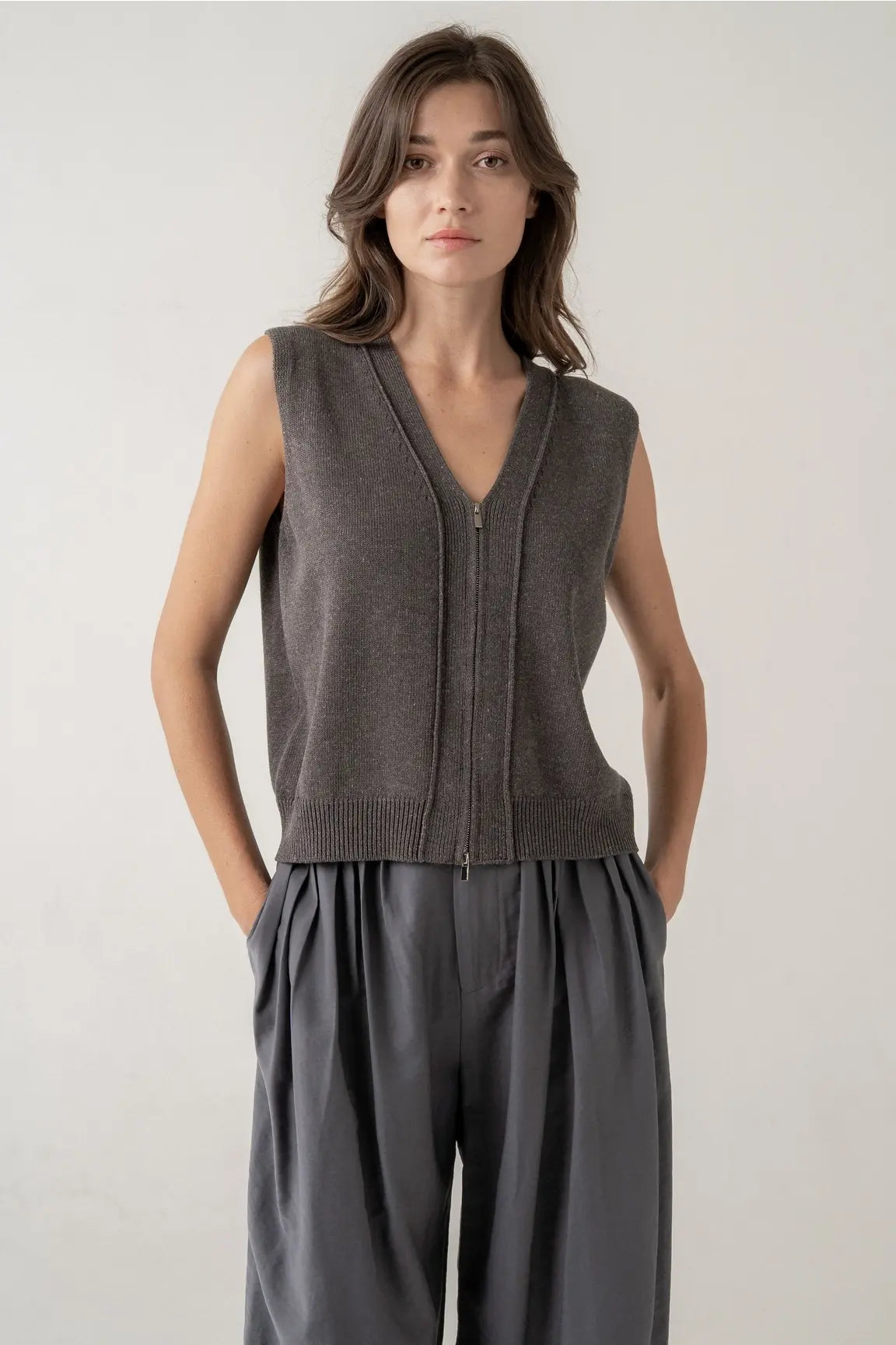ZIP FRONT SLVLESS KNIT VEST