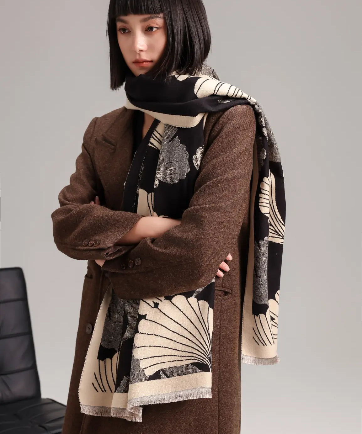 REVERSIBLE WRAP BLACK/CREAM GINKGO