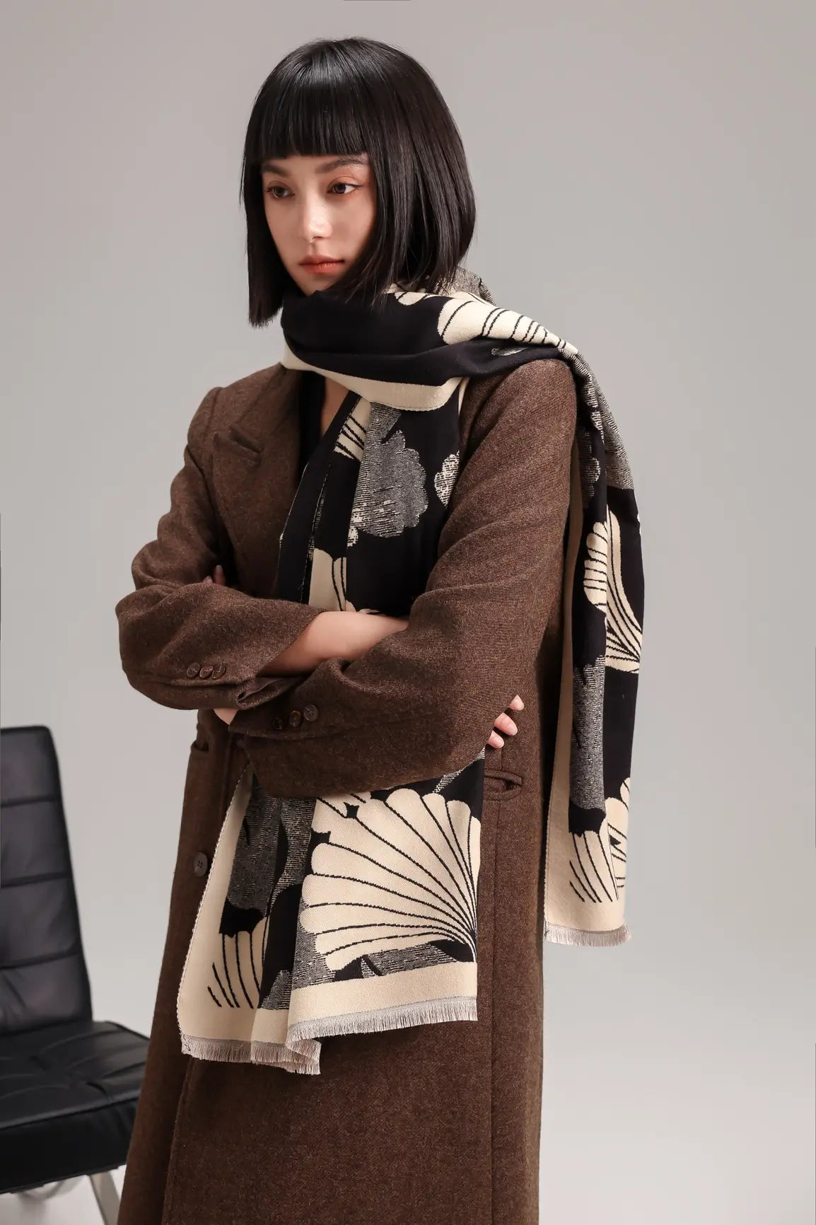 REVERSIBLE WRAP BLACK/CREAM GINKGO
