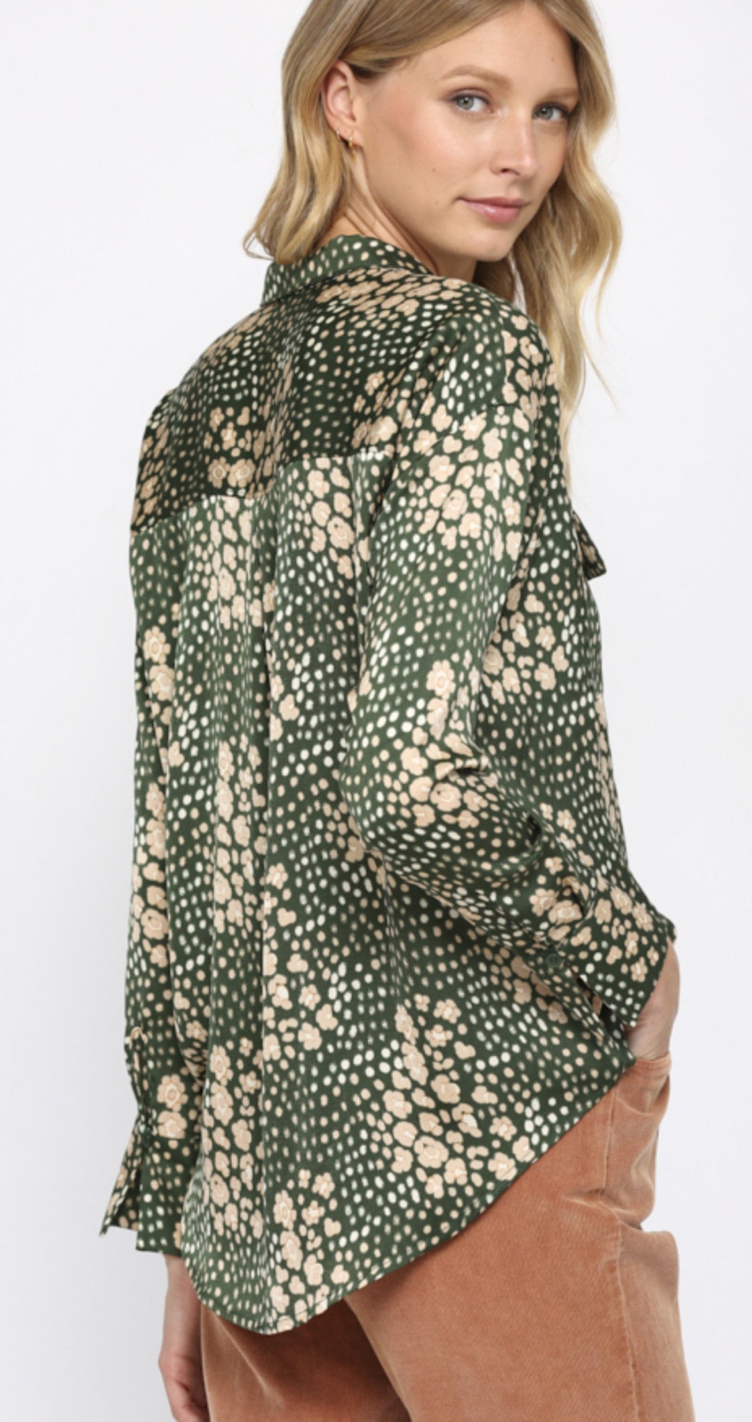 SATIN LSLV DBL POCKET PRINT TOP
