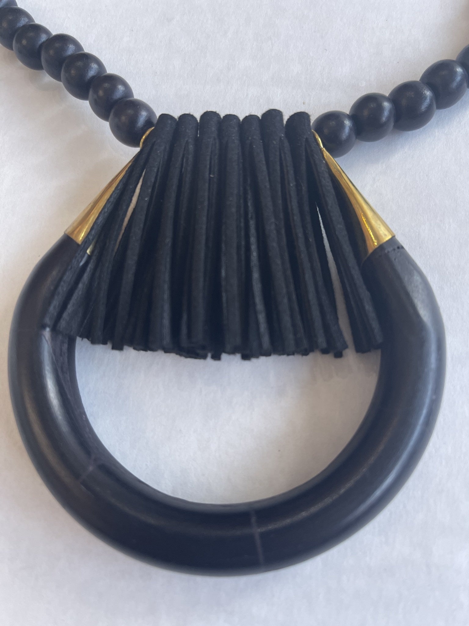 ASHLEY BLK FRINGE NECKLACE