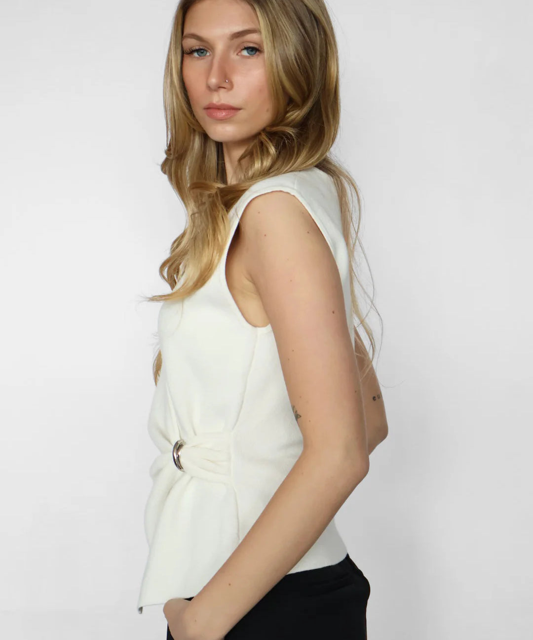 SLVLESS WRAP KNIT TOP WHITE
