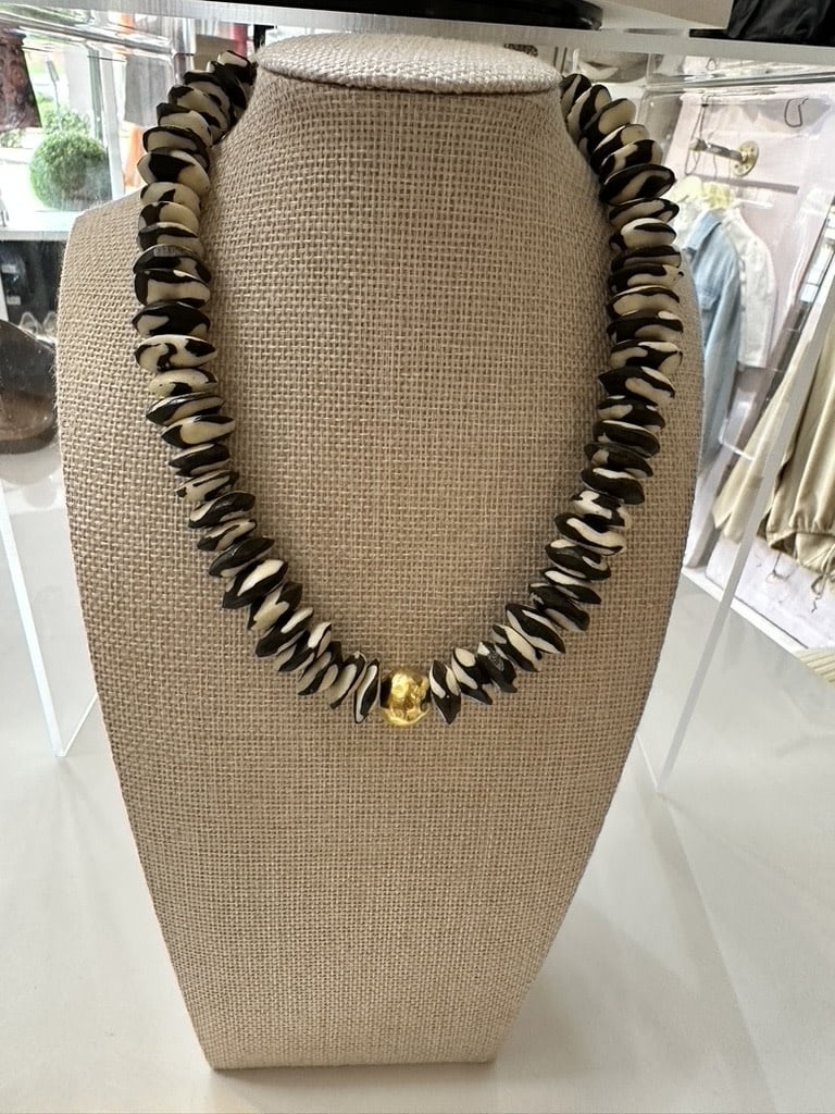 HEISHI BONE NECKLACE WITH HAMMERED BALL