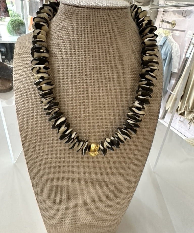 HEISHI BONE NECKLACE WITH HAMMERED BALL