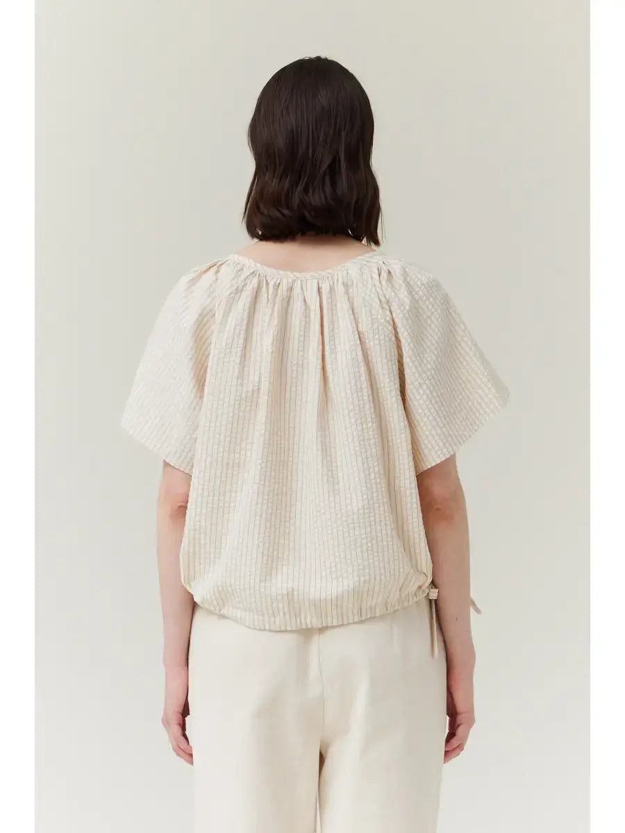 SIDE RIBBON TIE VNECK TOP