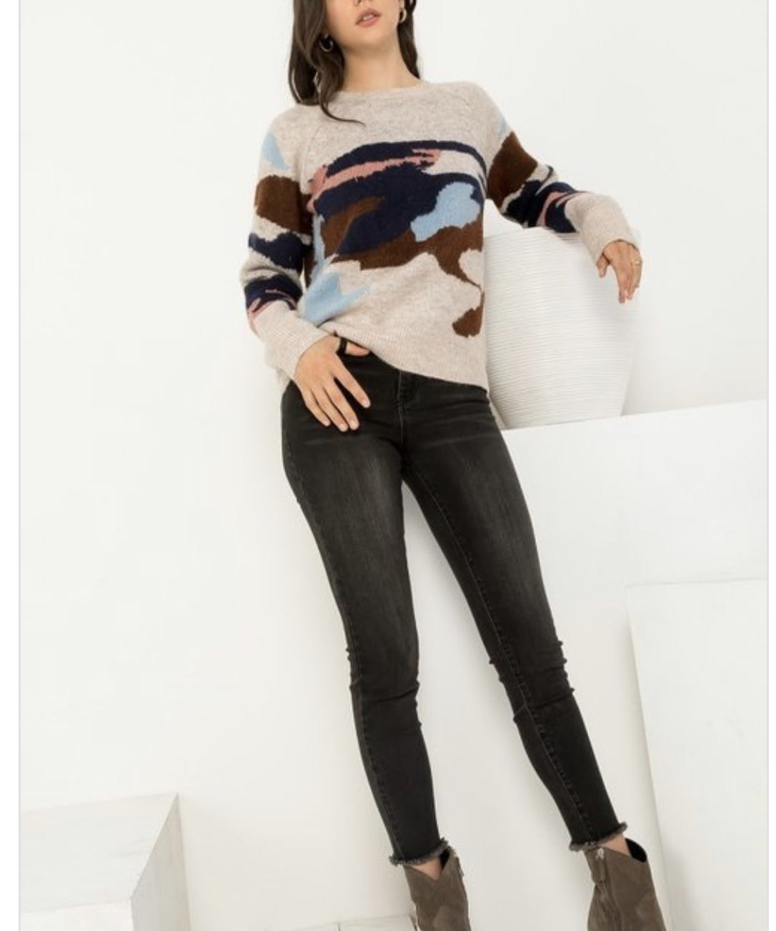 CAMO VIBE CREWNECK SWEATER