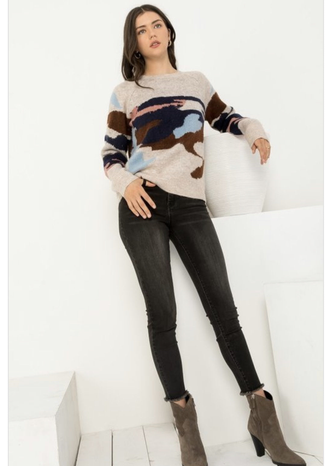 CAMO VIBE CREWNECK SWEATER