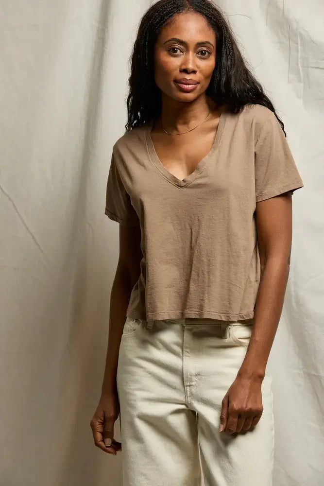 BECKETT VNECK TEE