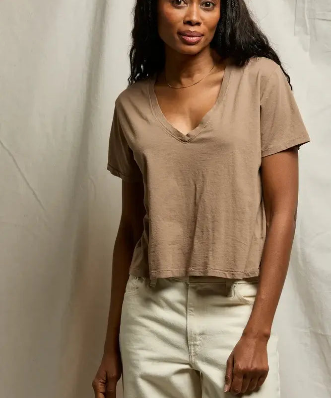BECKETT VNECK TEE