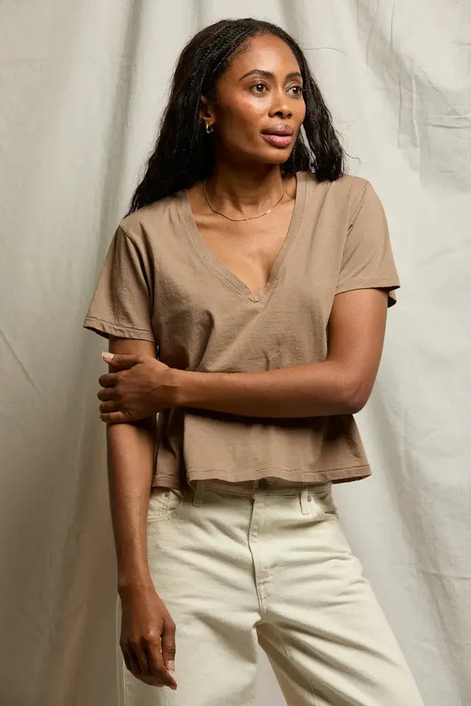 BECKETT VNECK TEE