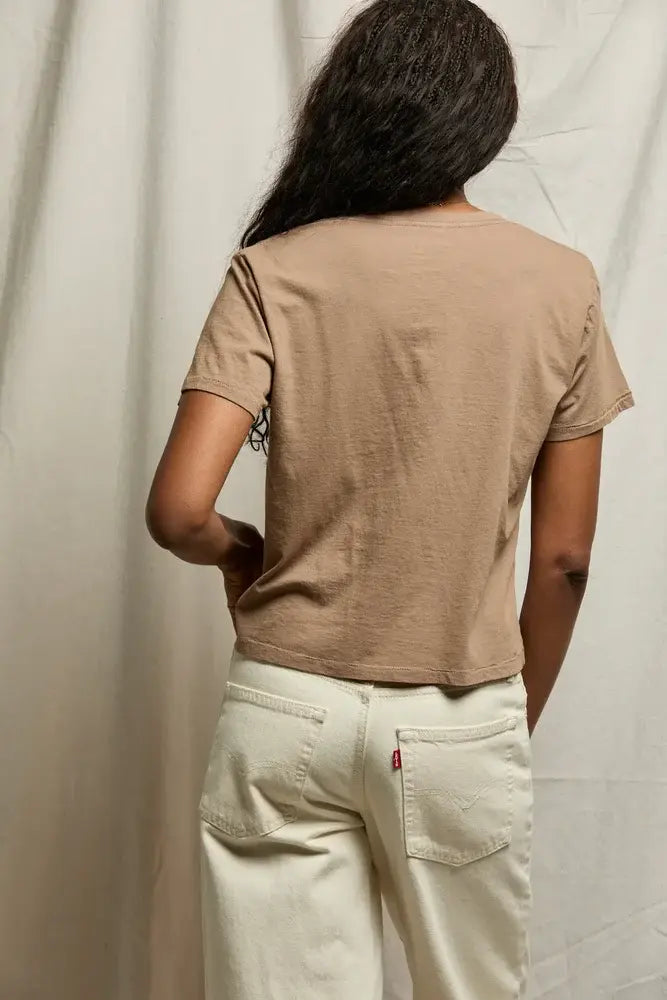 BECKETT VNECK TEE