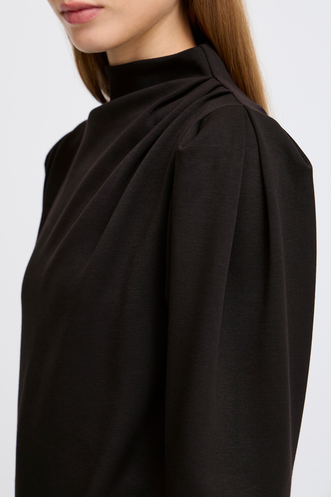 LSLV KNIT MOCK NECK TOP
