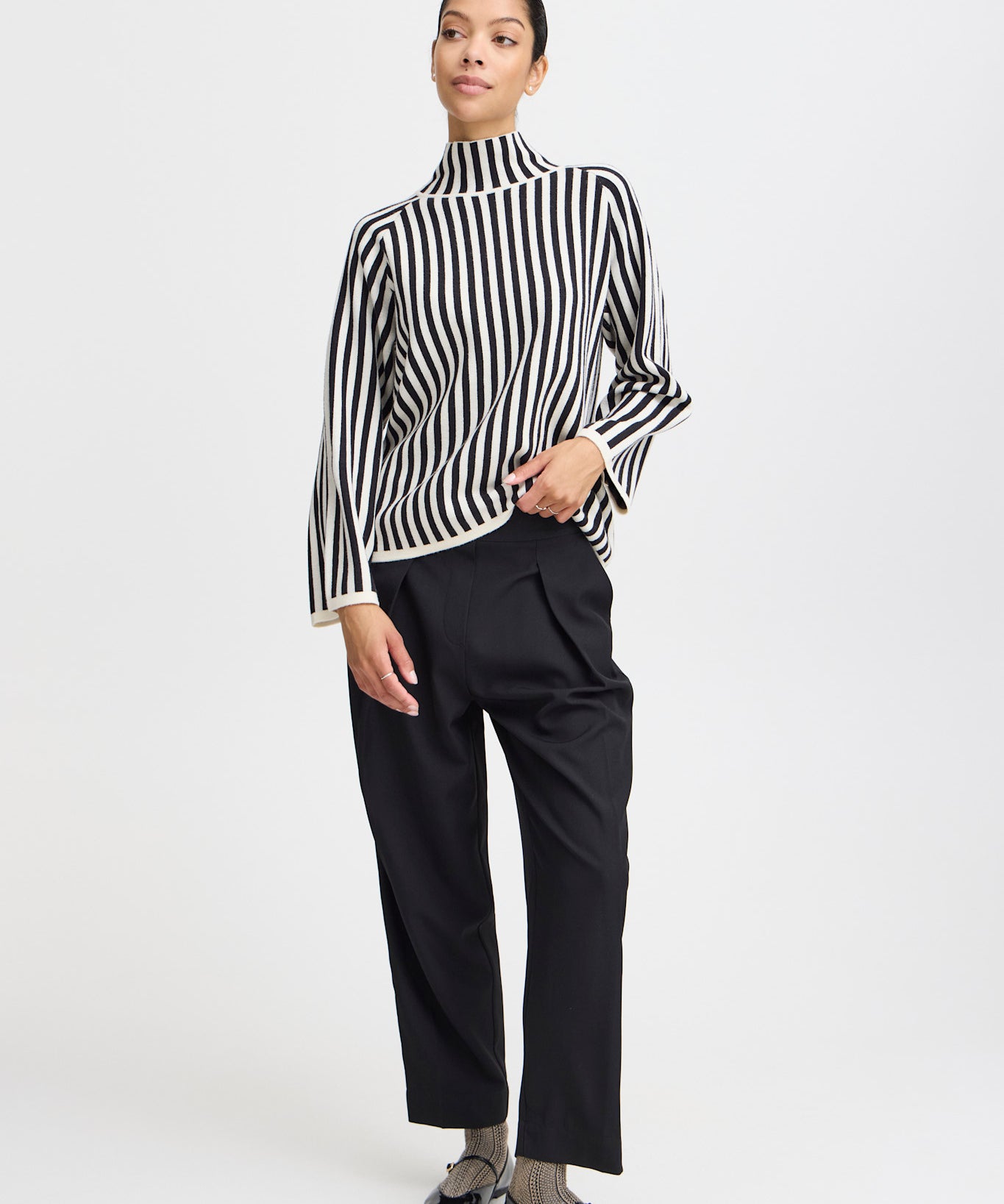 BYOTARI ROLLNECK STRIPE SWEATER