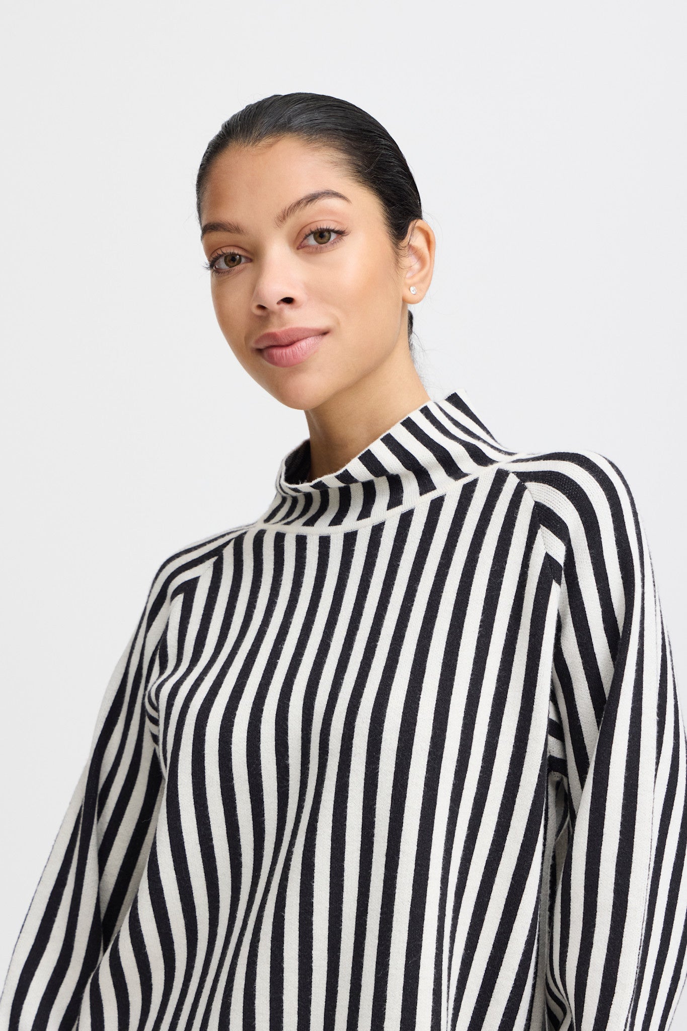 BYOTARI ROLLNECK STRIPE SWEATER