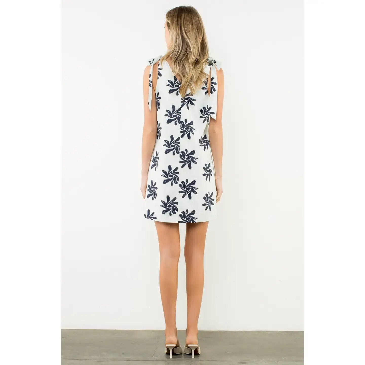 TIE STRAP VNECK PRINT DRESS