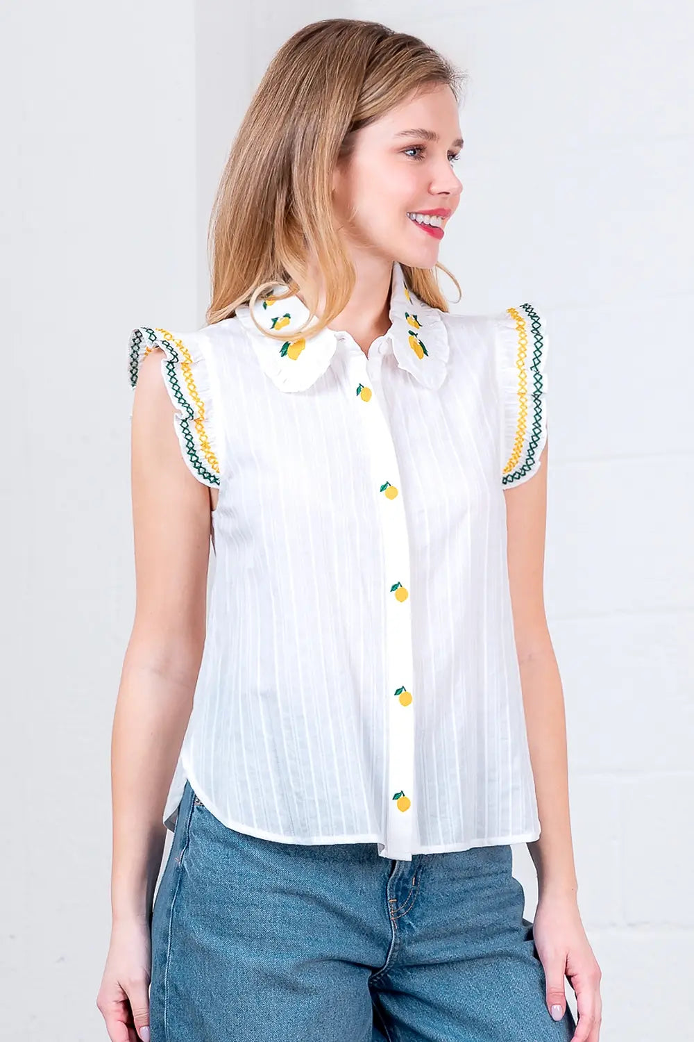 RUFFLE SSLV LEMON EMBROIDERED TOP